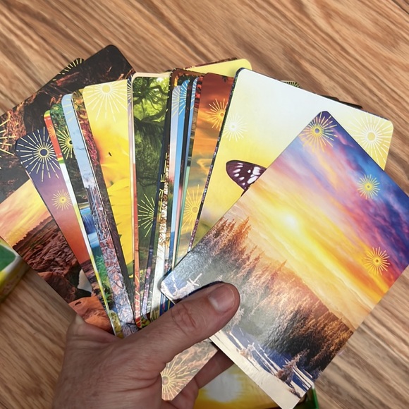 FREE gift with purchase. Beautiful Abundance card deck Notes from the Universe - Picture 3 of 5